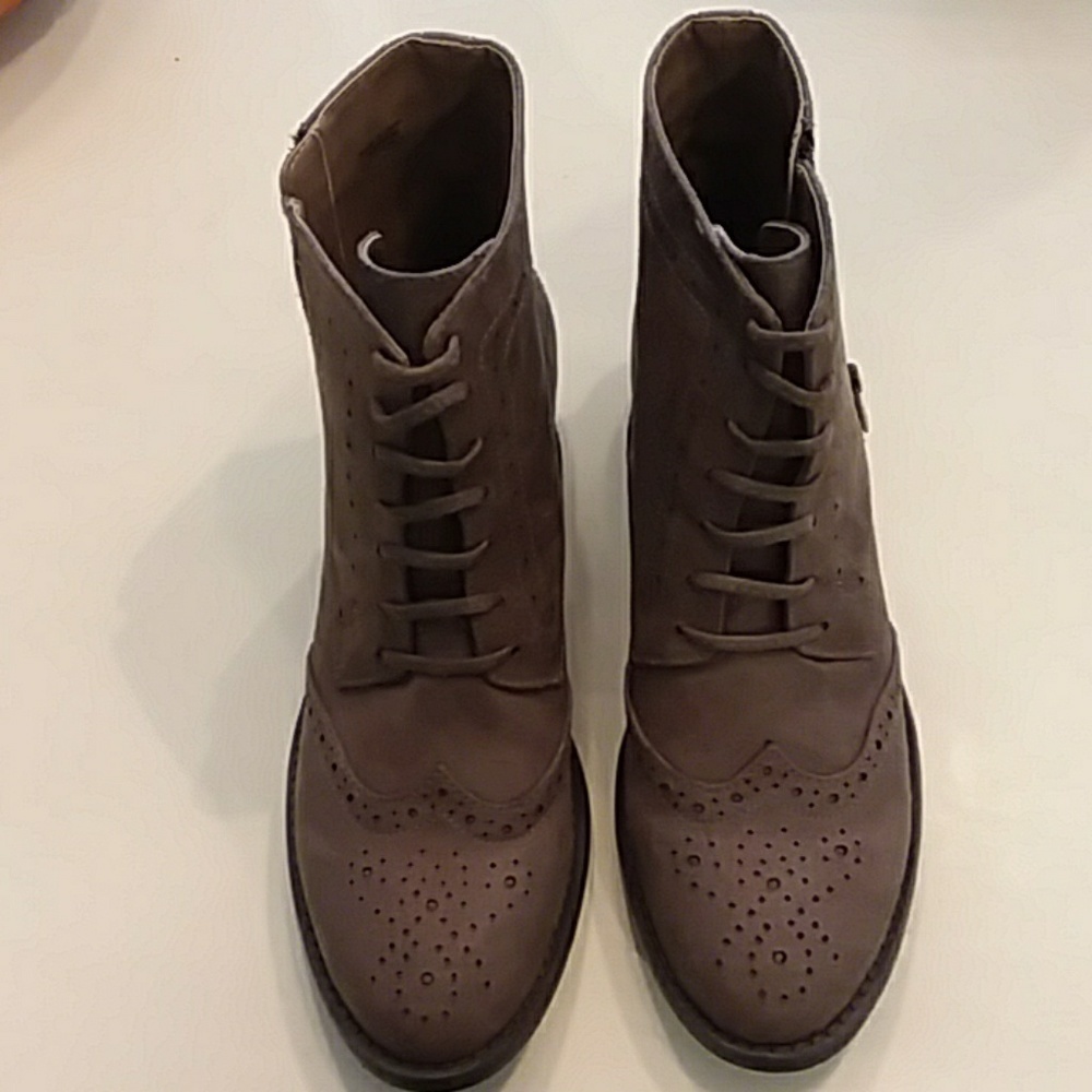 Adrienne vittadini size 7.5 Brown zip up boots - Picture 3 of 9